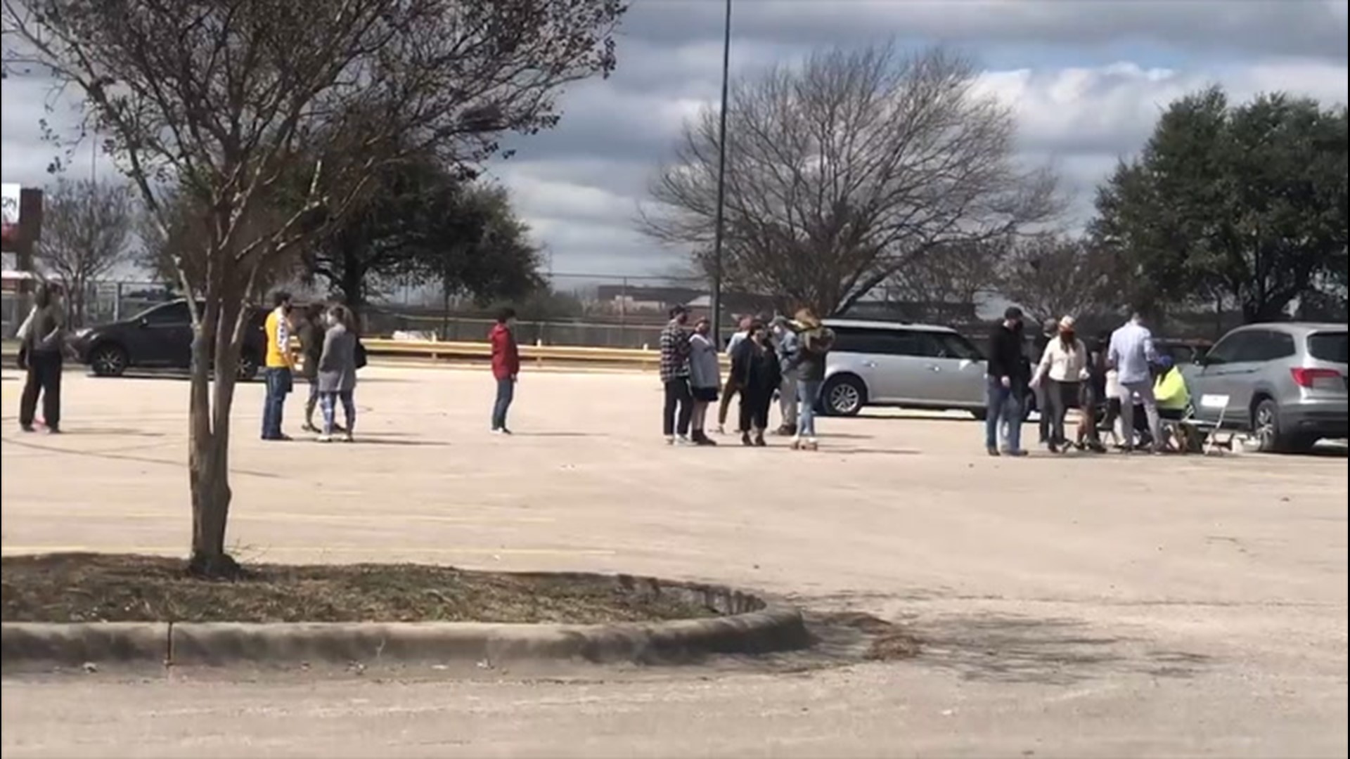As people across Texas face the potential of further waterline breaks and power failures with ice starting to thaw, sites set up for distribution of bottled water are seeing extremely long lines.