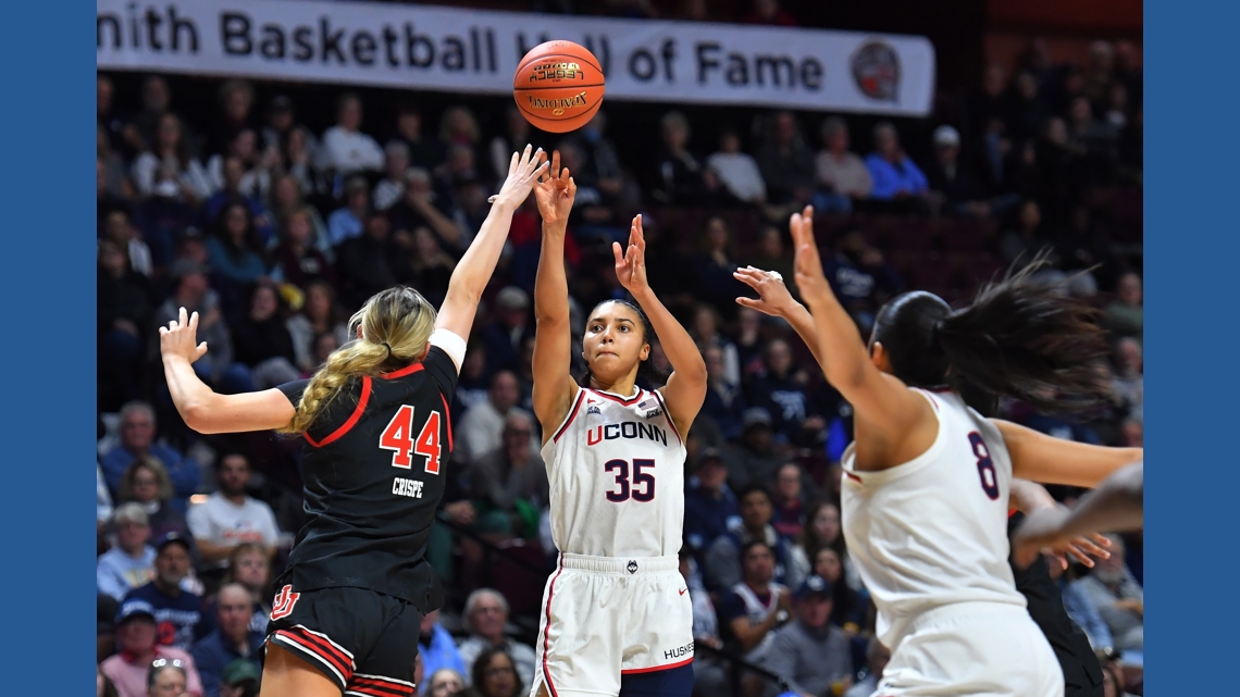 AP women's basketball player of the week is No. 1 UConn's Azzi Fudd | whas11.com