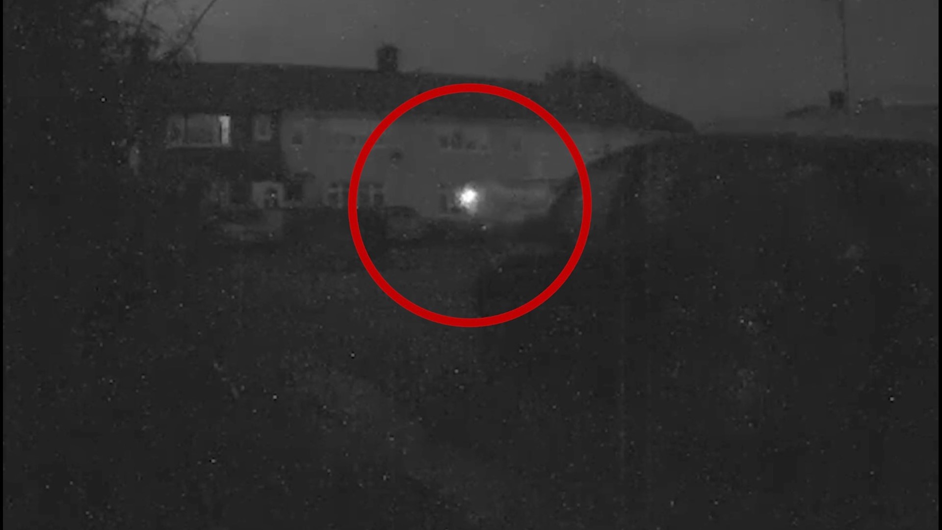 Ufo Over Louisville Christmas 2022 Spooky! Is This Footage Of A Christmas Ghost Or Simply A Trick Of The  Camera? | Whas11.Com