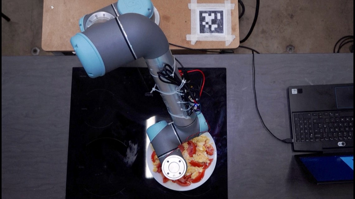 Engineers Have Taught This Futuristic Robot Chef to 'Taste' Food
