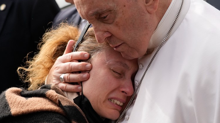 Pope Francis leaves hospital, has emotional moment with couple who lost daughter