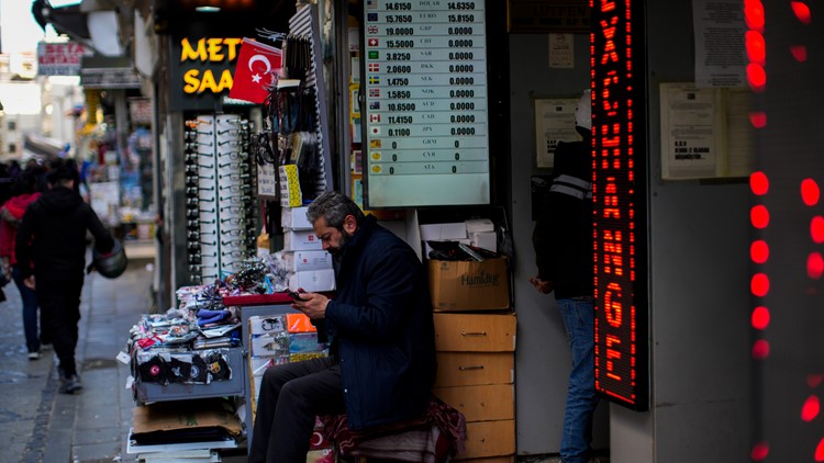 Turkey lowers interest rate even as inflation soars to 80%