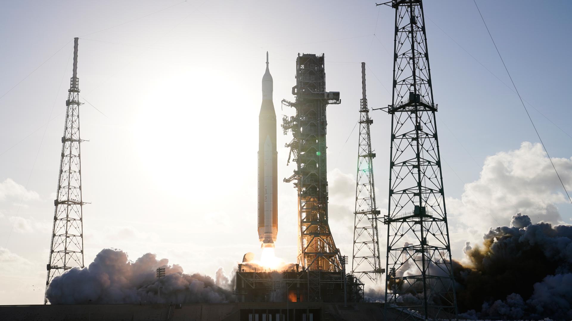 ARTEMIS PHOTOS: Humanity's first flight to the moon in a half-century ...
