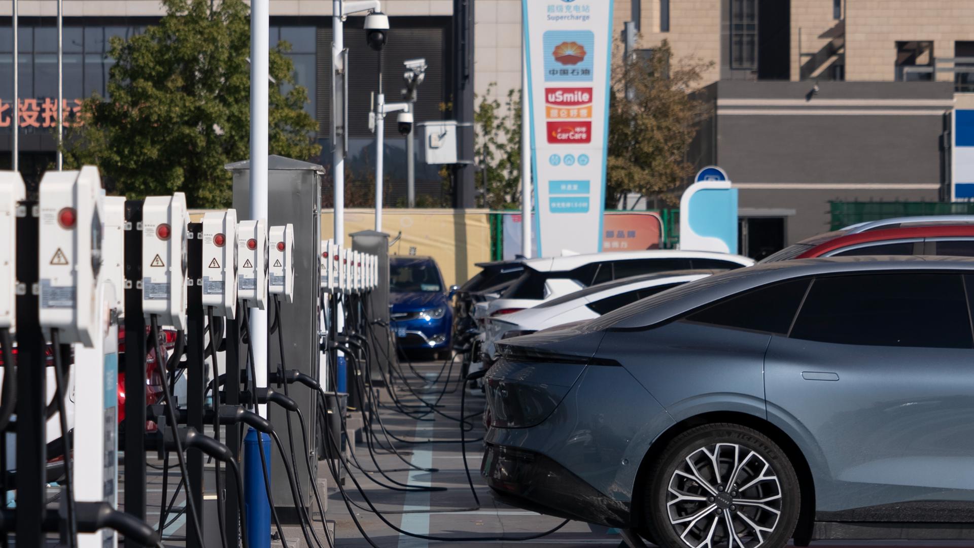 Starting Jan. 1, 2025, electric vehicle owners will see a 5% increase in their annual ownership fees.