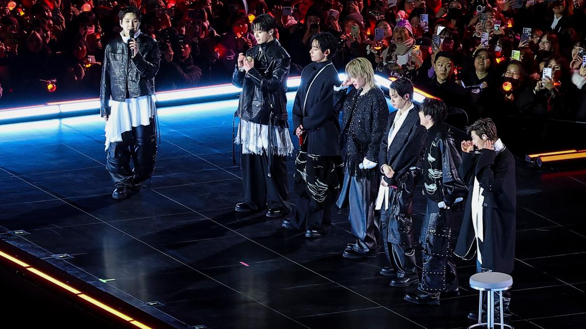 K-POP・アジア bts K-pop group BTS performs new music in first show since group's