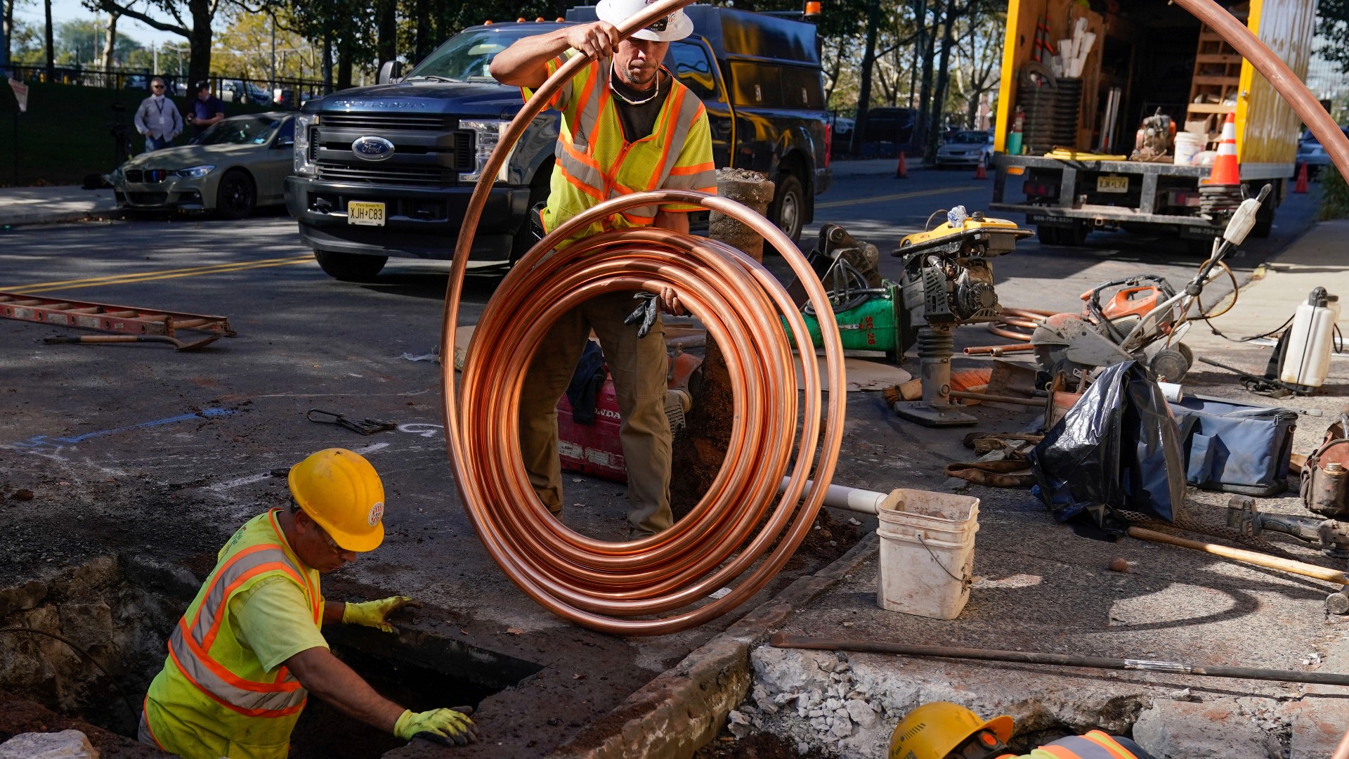 Uneven funding plagues plans to remove lead pipes | whas11.com