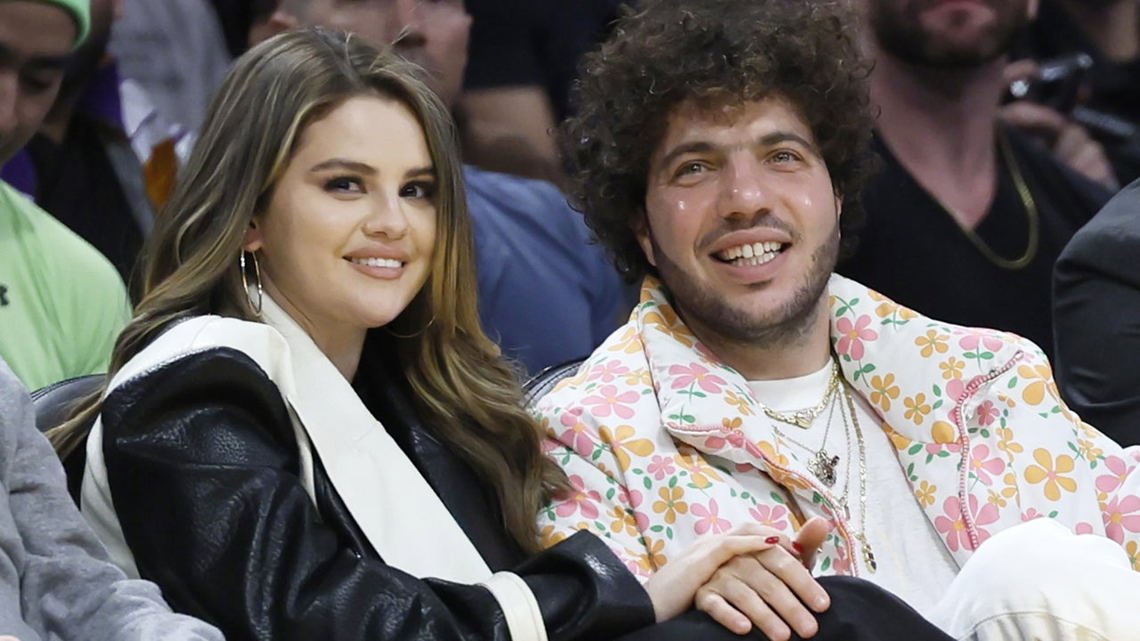 Selena Gomez Tries Benny Blanco's Watermelon Pickle Sandwich and She's Not a Fan | whas11.com