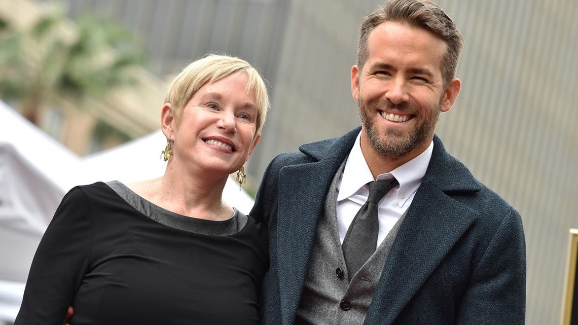 Ryan Reynolds' Mom Witnessed His Lorno On 'The Change-Up' Set (VIDEO)