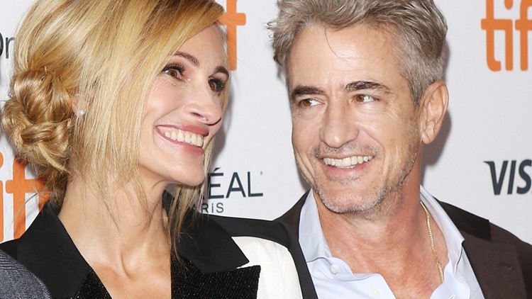 Julia Roberts and Sean Penn Are Unrecognizable in the First