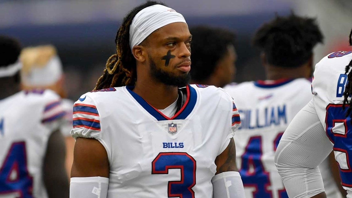 Bills' Hamlin attends 1st game since collapse, waves to fans