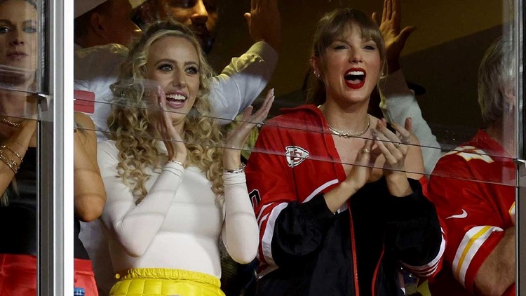 Taylor Swift's Options for Rooting on Travis Kelce When Chiefs