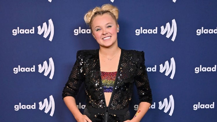 JoJo Siwa Recalls Backlash She Received From a Former Employer After Coming Out