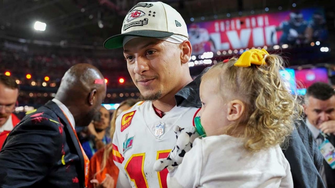 Patrick Mahomes' Daughter, Wife Brittany Kiss Him at Super Bowl: Photo