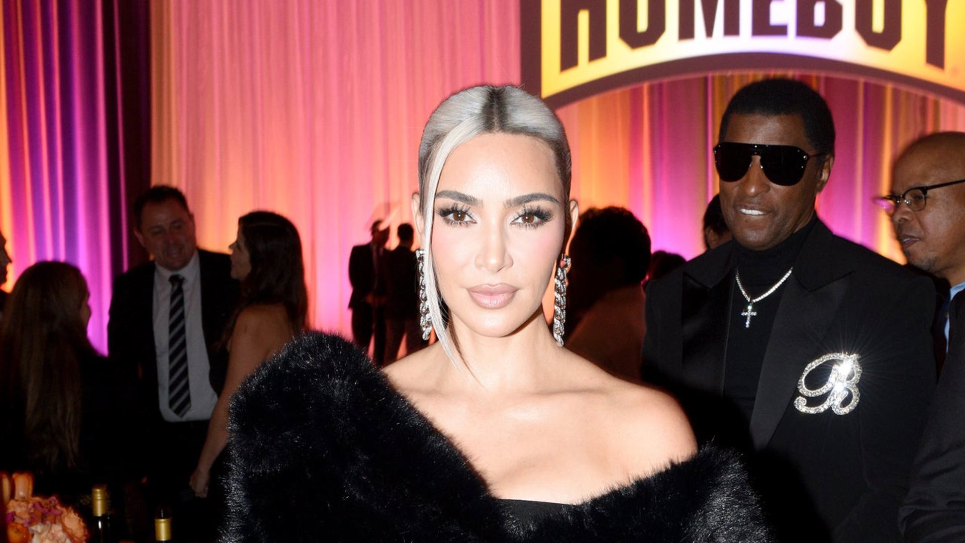 Kim Kardashian Goes Back to Blonde in Chic Gala Look | whas11.com