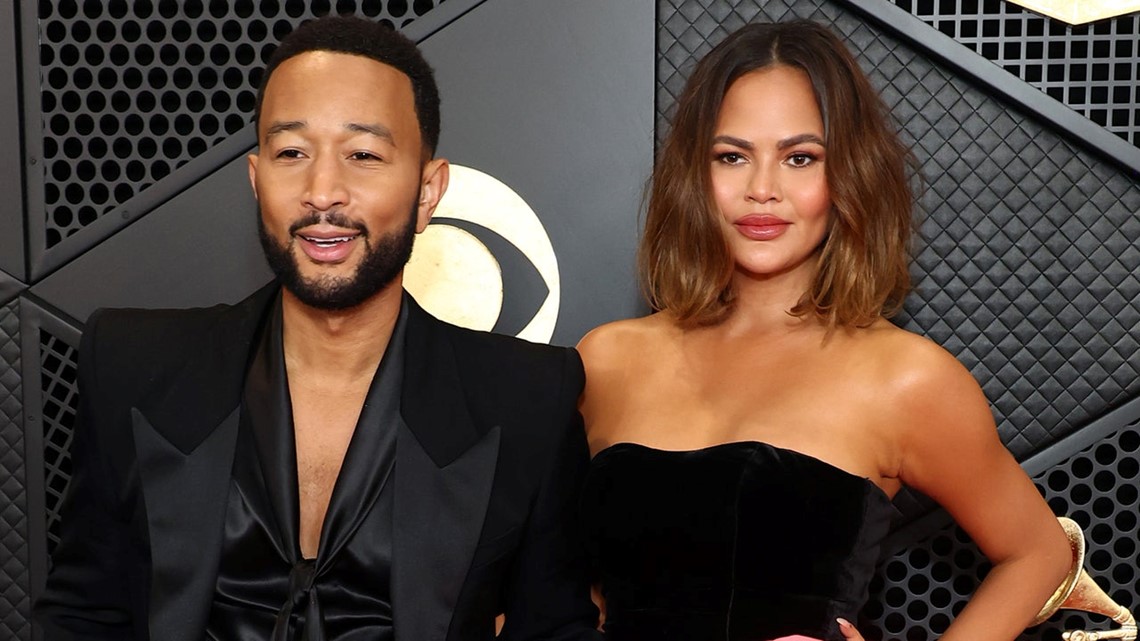 'The Voice': John Legend Offers Up Chrissy Teigen's Cheesecake to Try ...