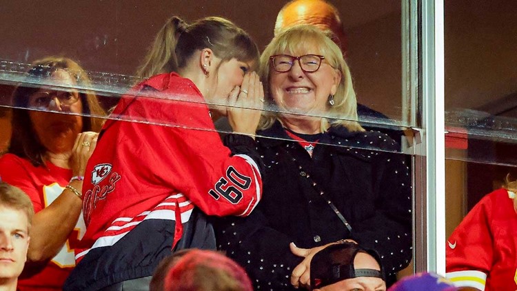 Travis Kelce's Mom Donna Talks Making Taylor Swift Her Facebook Photo: We  Got a Few Selfies | whas11.com