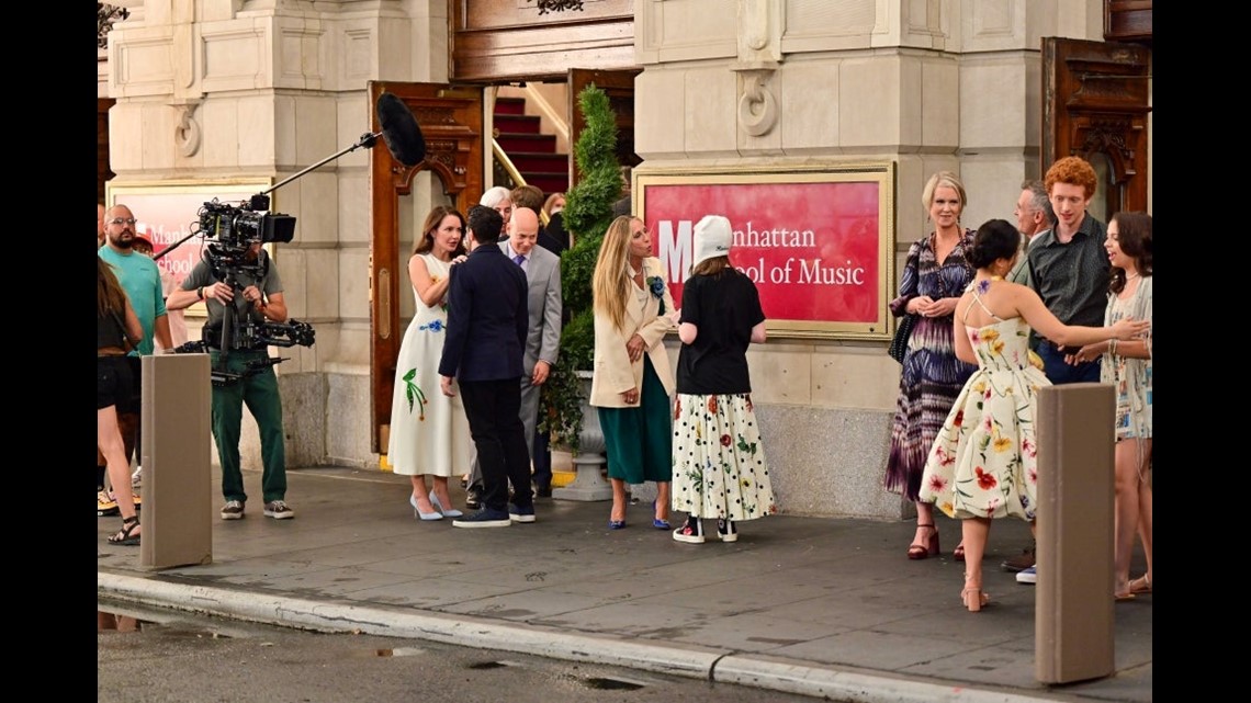 Bridget Moynahan Spotted on the Set of the Sex and the City Revival