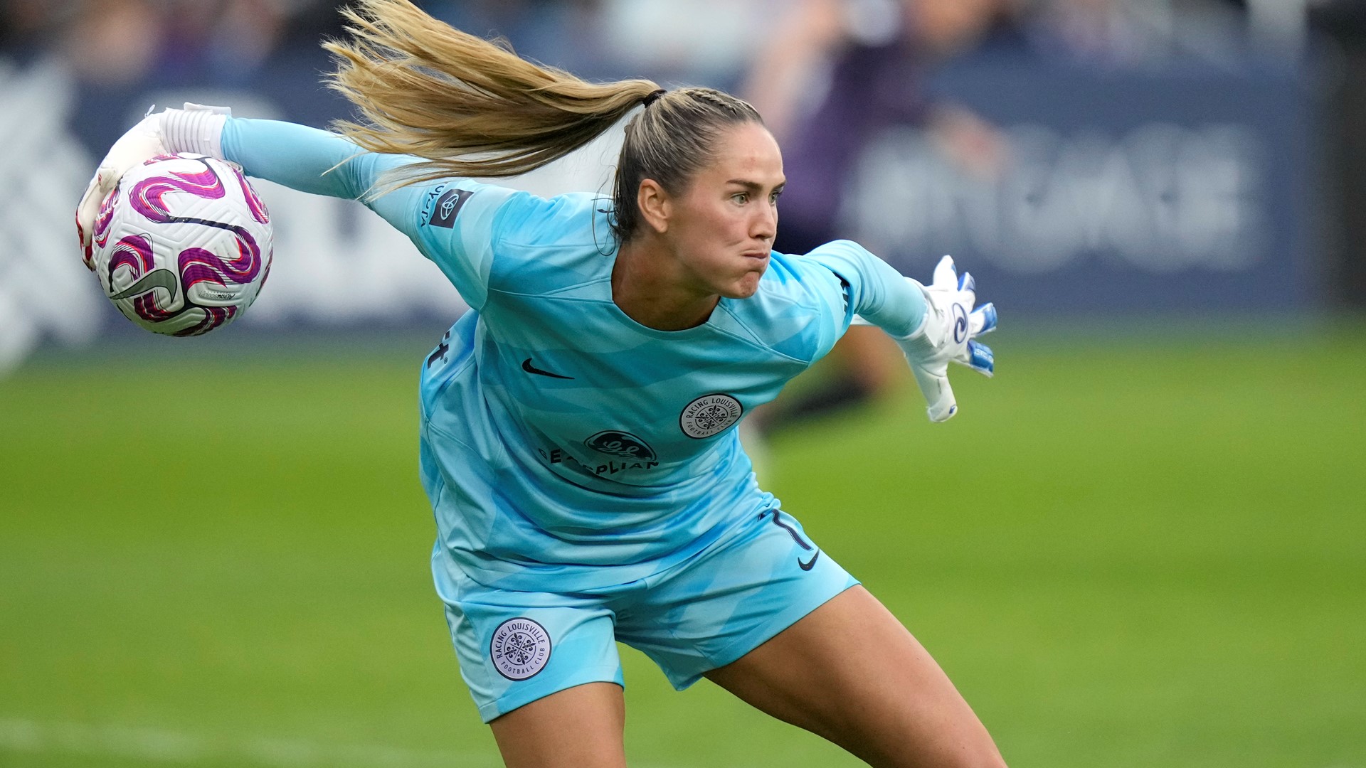 Former Razorback goalie shining in NWSL with Racing Lousville | whas11.com