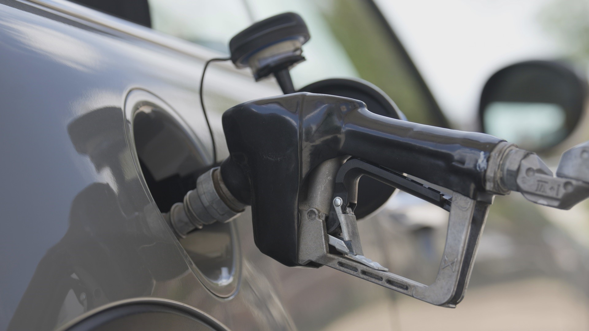 Gas prices continue to rise in Louisville; Here's why | whas11.com