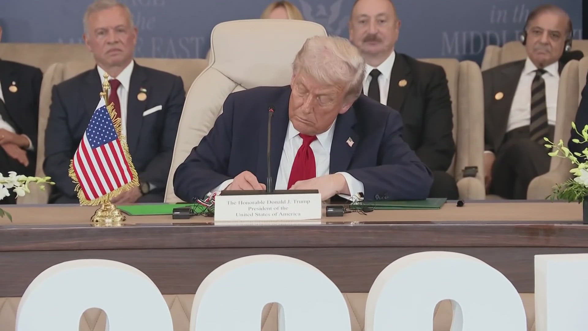 President Trump returns from Egypt after signing Middle East peace deal ...