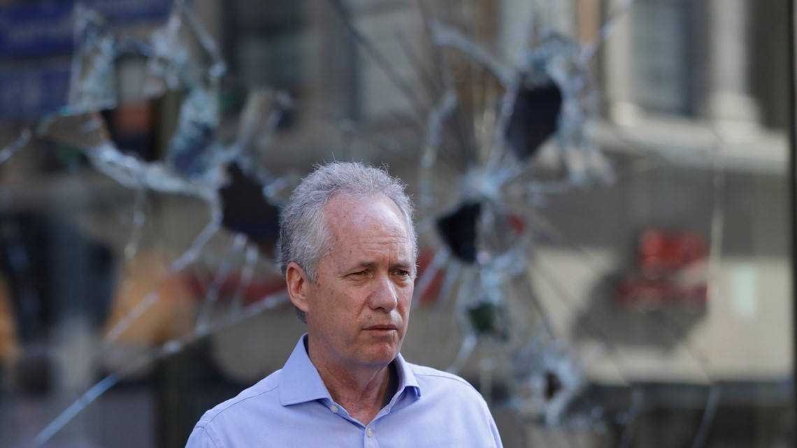 If a Kentucky mayor refuses to resign, what can metro council do