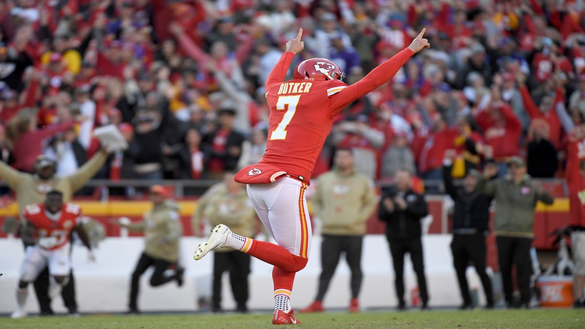 Butker's late FGs help Chiefs rally past Vikings, 26-23