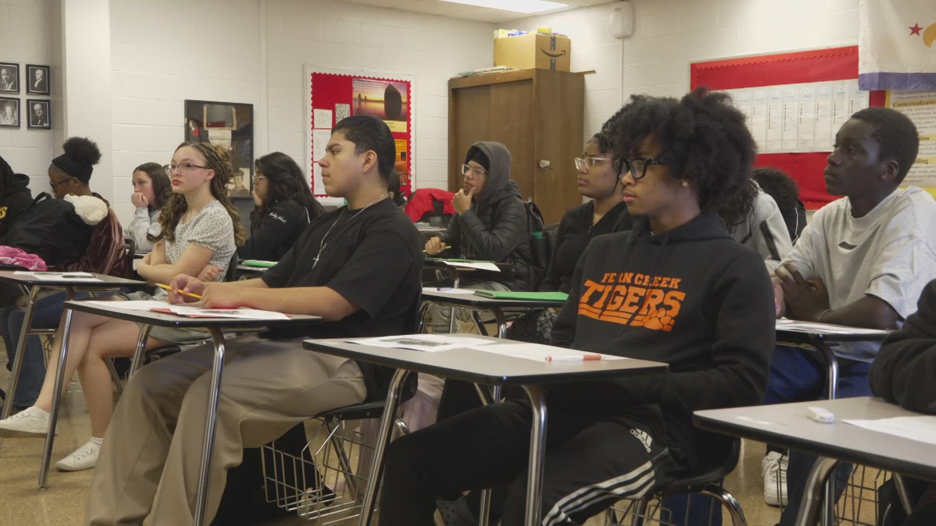 Kentucky bill proposes banning students' cellphones from classrooms