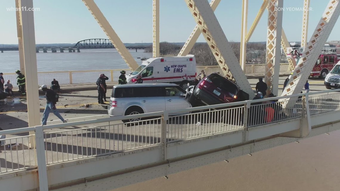 2nd-street-bridge-blocked-after-multi-vehicle-crash-whas11