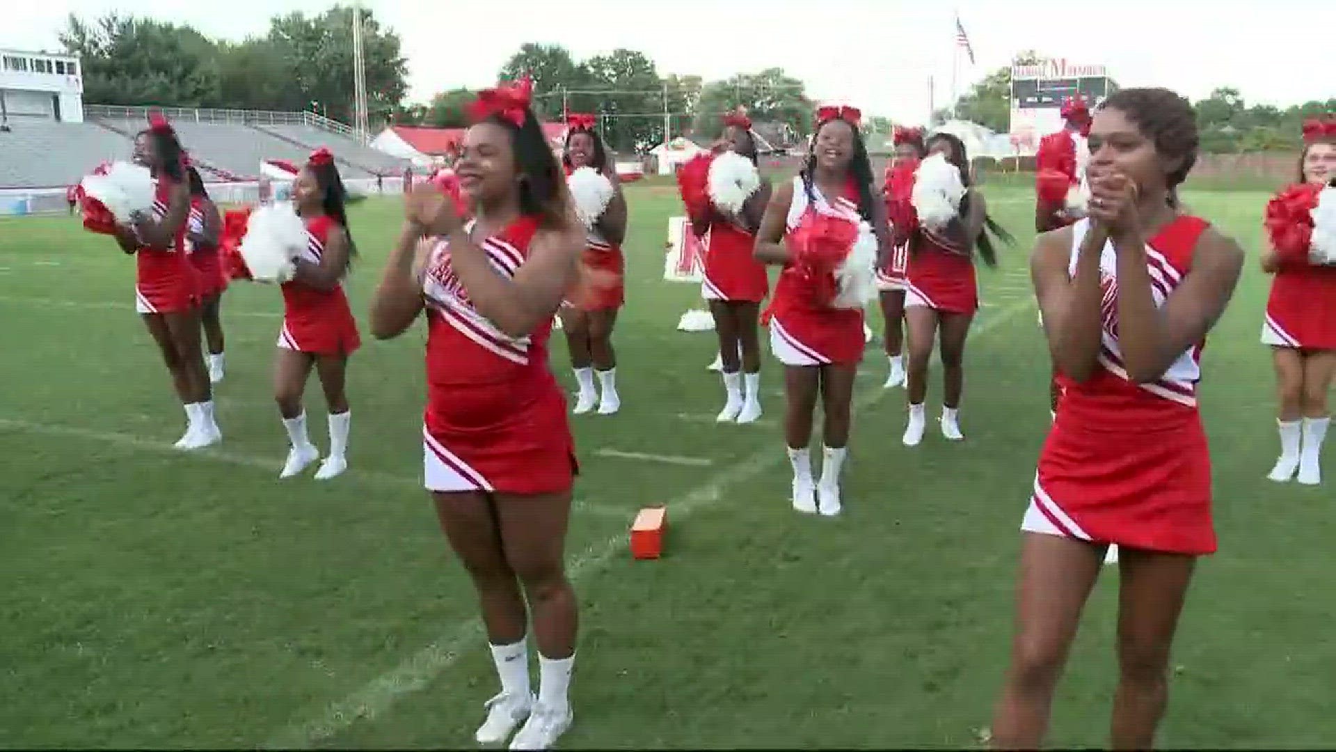 HS Gametime LIVE: Manual cheerleaders during WHAS11 @5pm