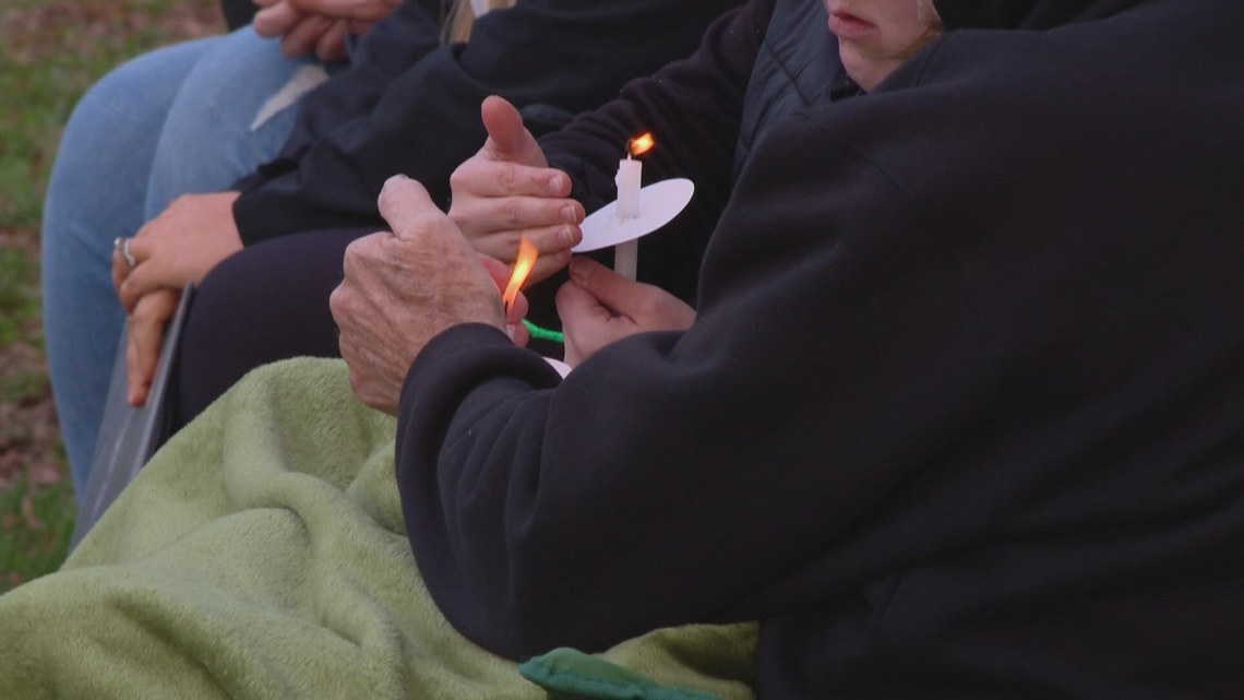 Hardin County GOP hosts pray vigil for fallen soldier | whas11.com