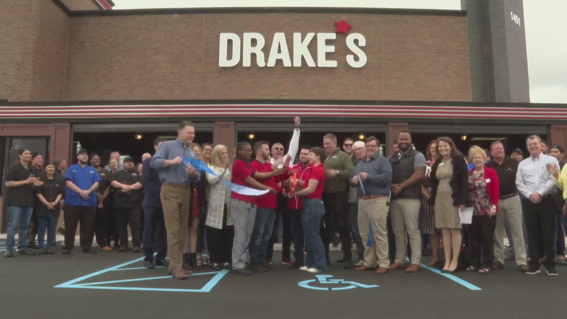Drakes opens brand new restaurant in Jeffersonville