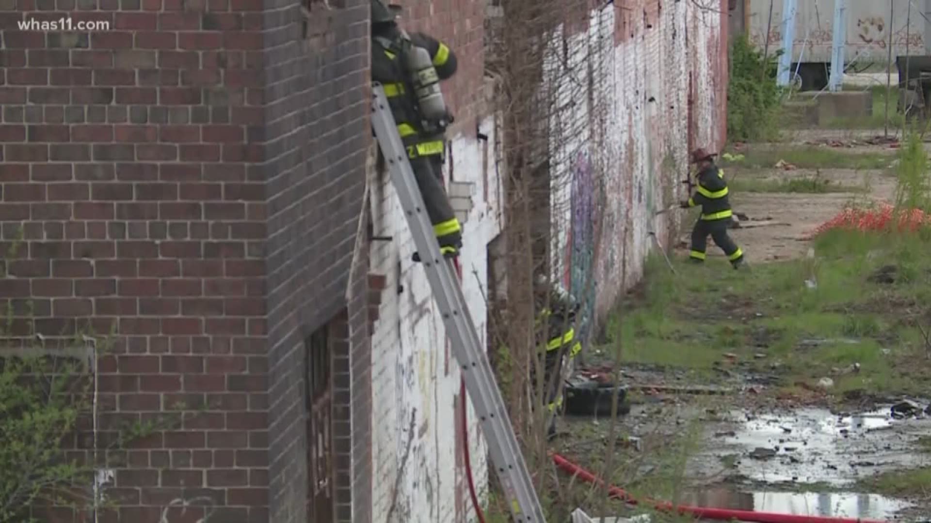 Officials investigate New Albany fire