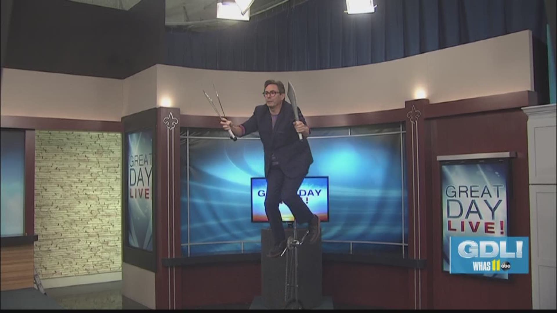 Michael Goudeau is a former writer for Penn and Teller and circus clown. Now he's clowning around with machetes atop a unicycle in the GDL studio!Michael Goudeau used to write for Penn and Teller and is a former circus clown. He was a special guest on L