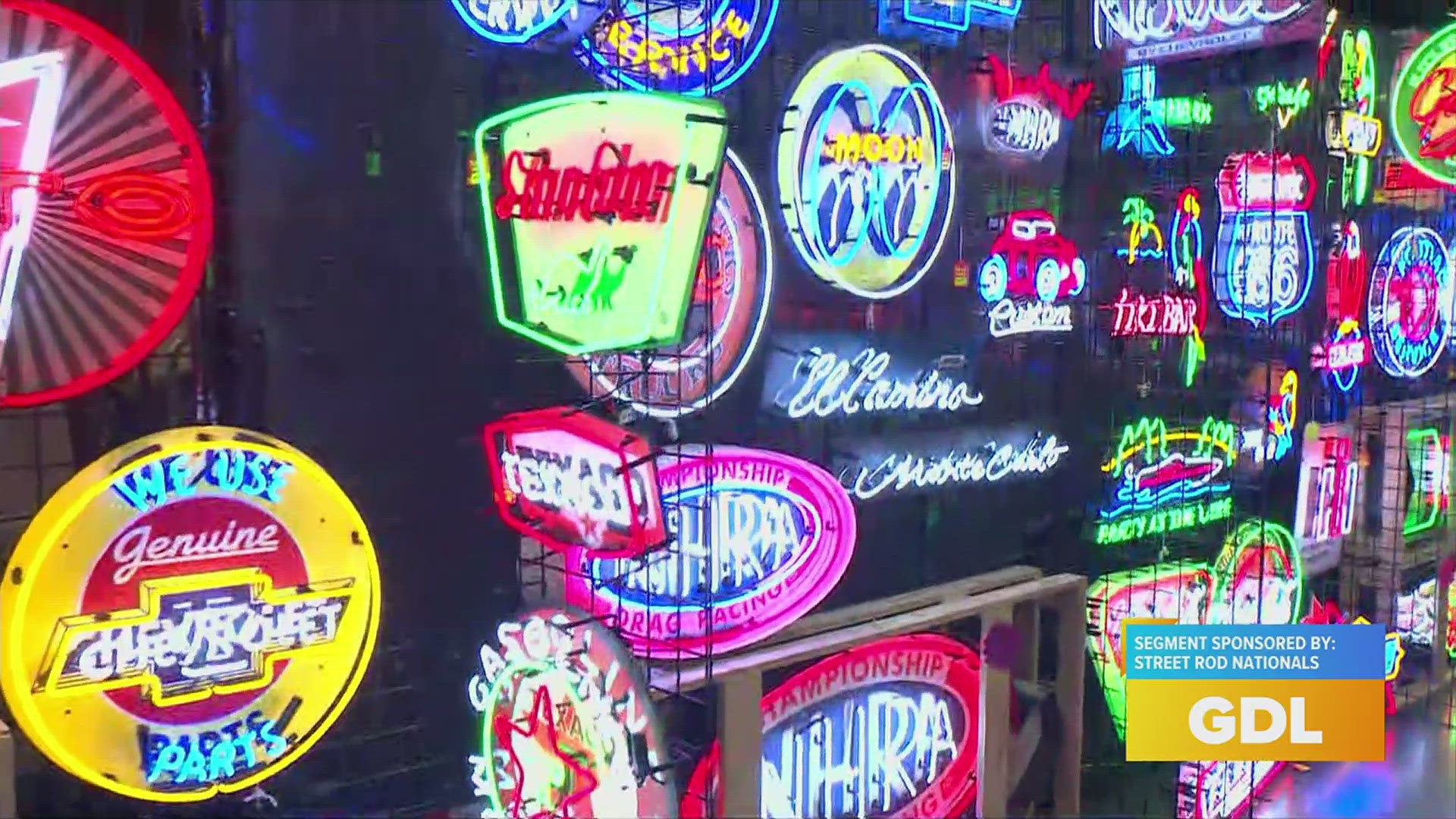 Customize a neon sign with your own hot rod