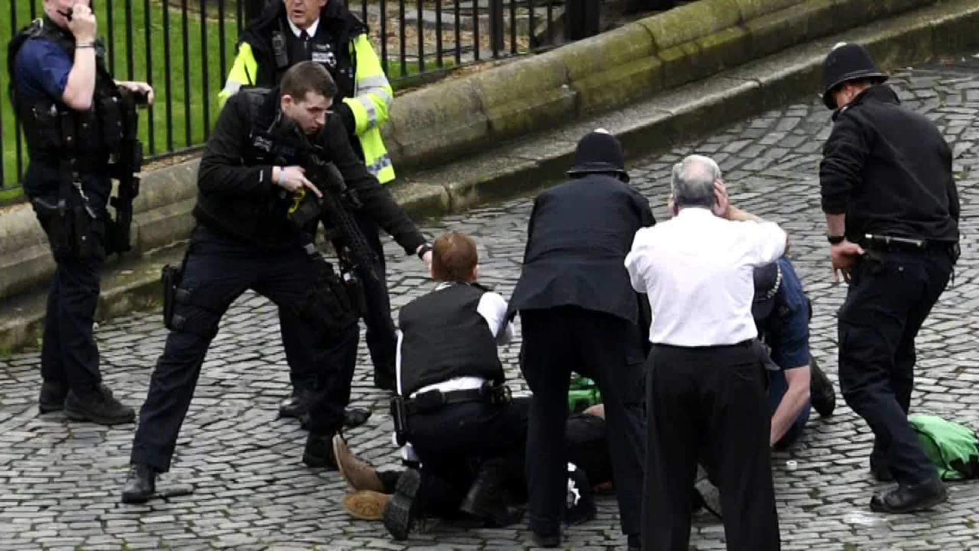 4 dead, including suspect, in London attack