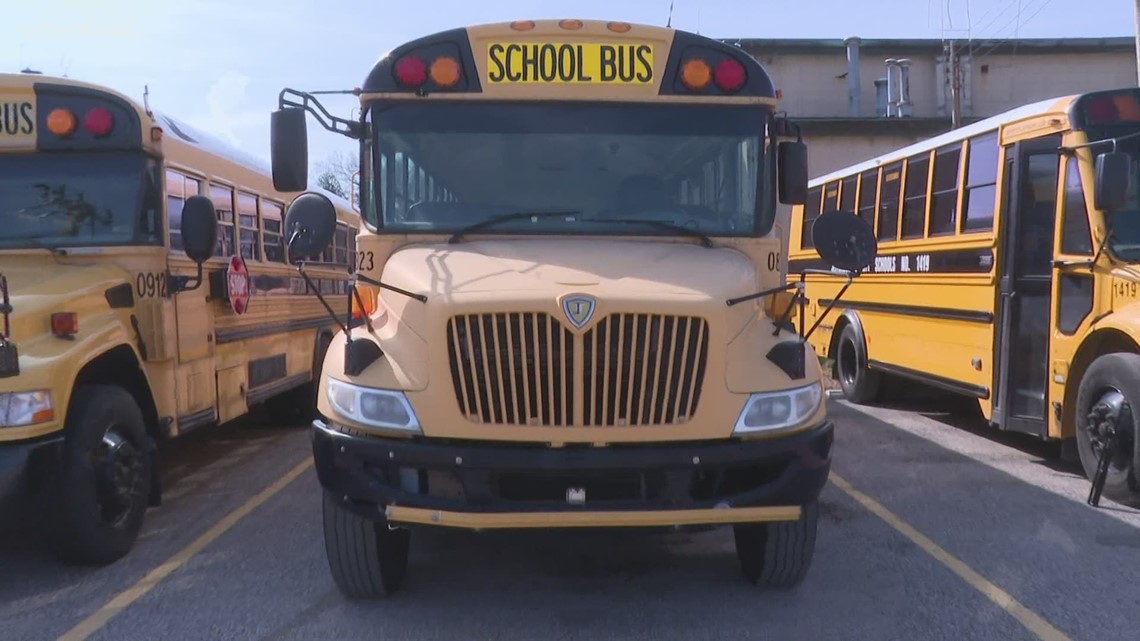 JCPS Bus Crash In Louisville; 3 Students Taken To Hospital | Whas11.com