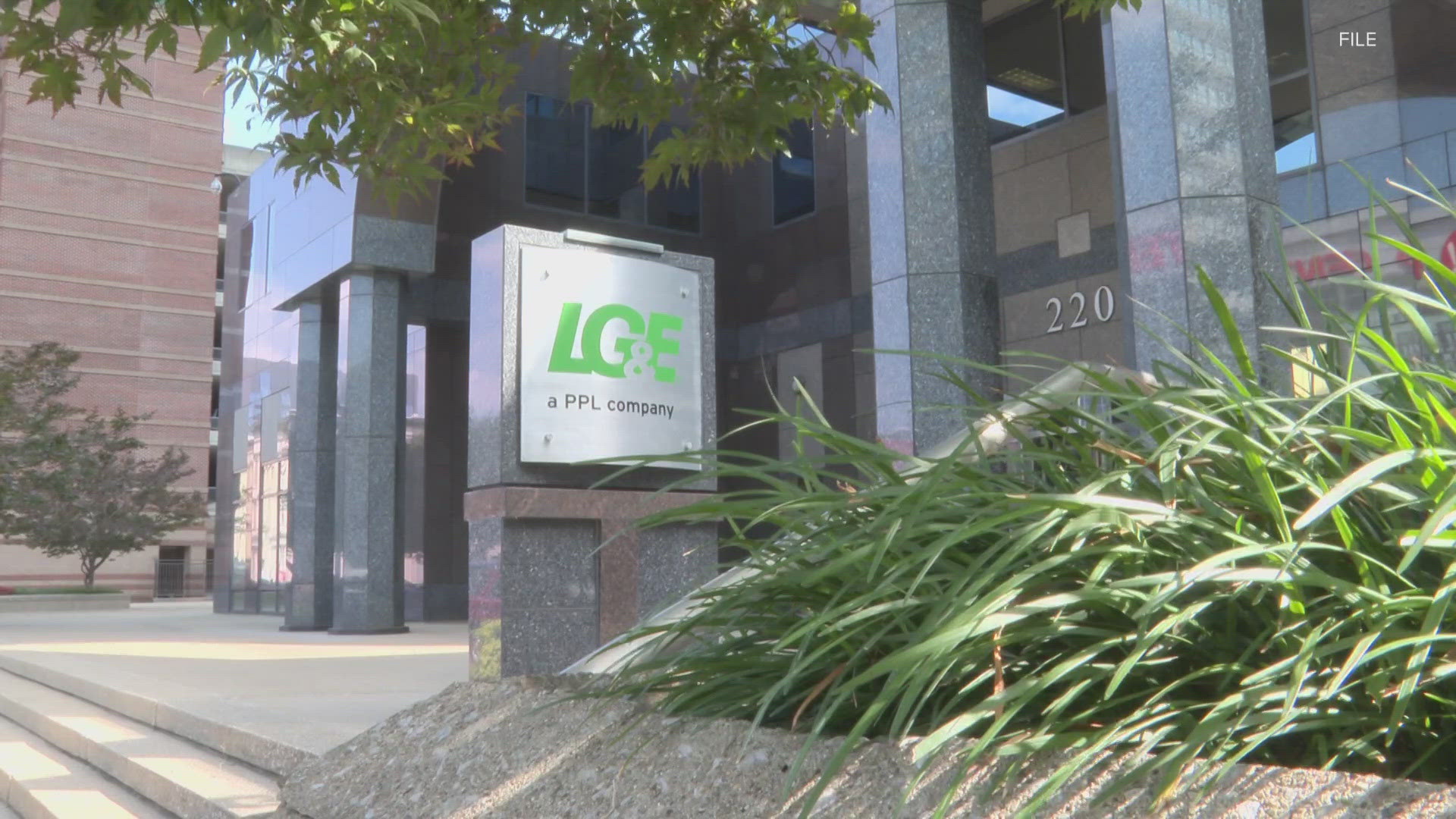 The Louisville district of the U.S. Army Corp of Engineers is looking at the former LG&E center on Main Street as the site of its future headquarters.