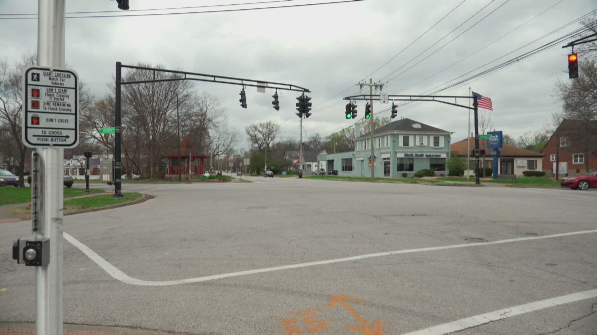 Louisville interstate shutdown Thursday morning due to crash
