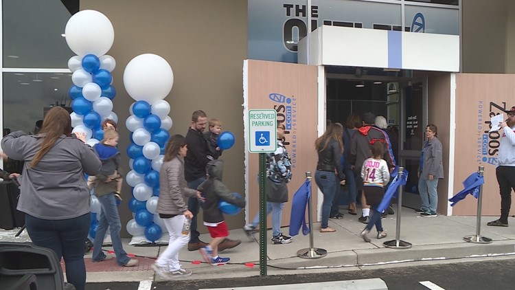 Zappos outlet store 6pm opens in Louisville