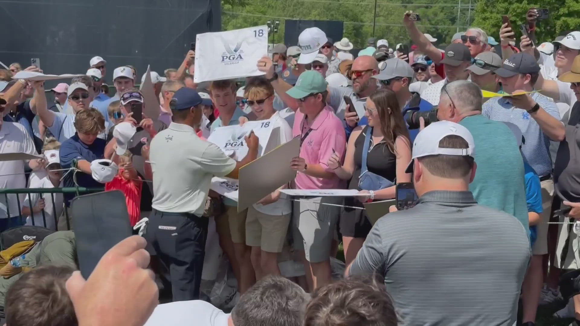 Hundreds lined up to catch a glimpse of the legendary golfer.