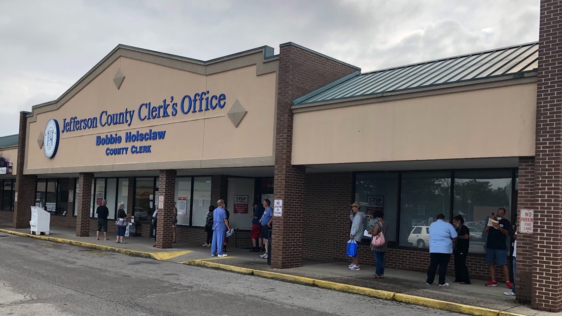 Jefferson County Clerk #39 s Office reopens to long lines whas11 com