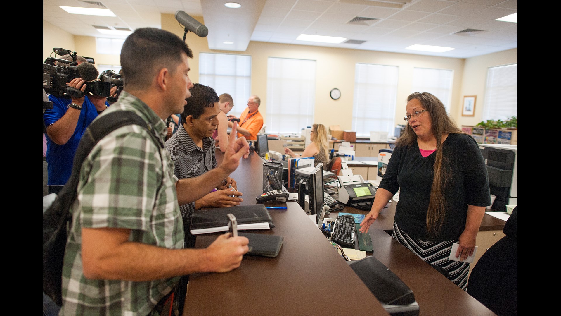 Kim Davis The Clerk Jailed Over Marriage Licenses Loses Re Election