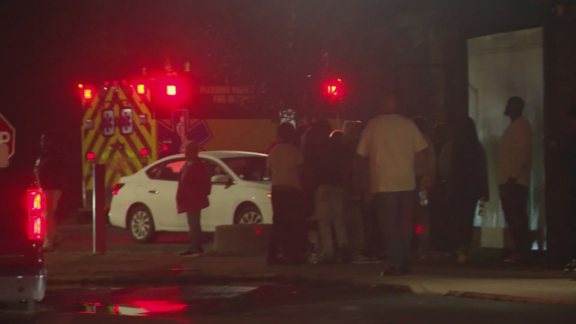 Teen shot outside high school football game in critcal condition ...