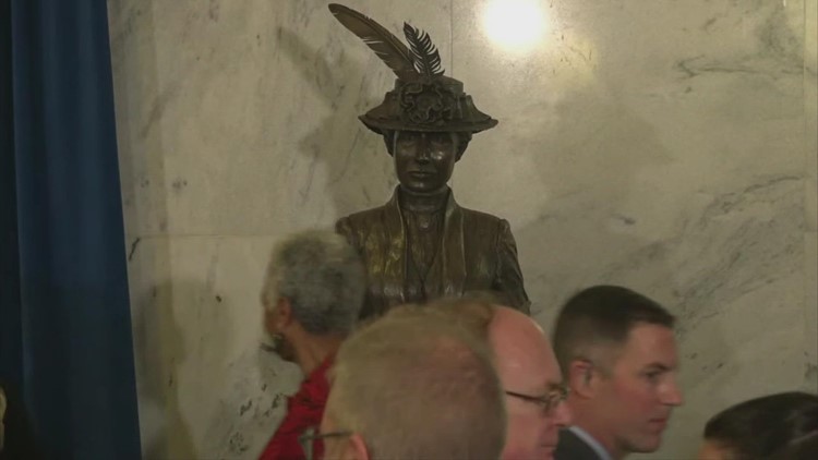 First woman's statue revealed at Kentucky captiol