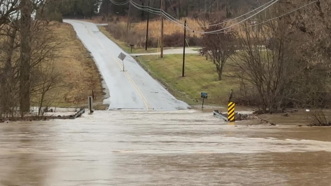 Flash flooding across Kentucky causes issues, several drivers rescued | whas11.com