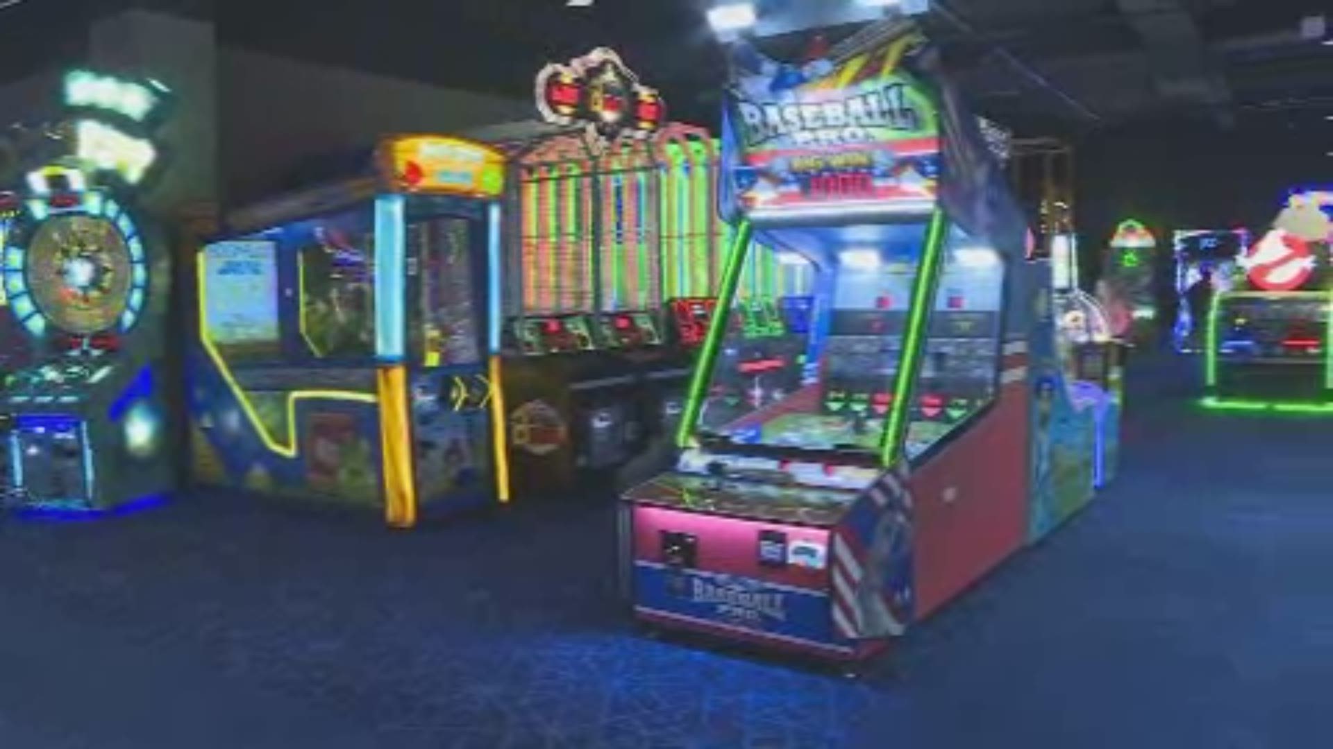 Round One celebrates grand opening at Jefferson Mall