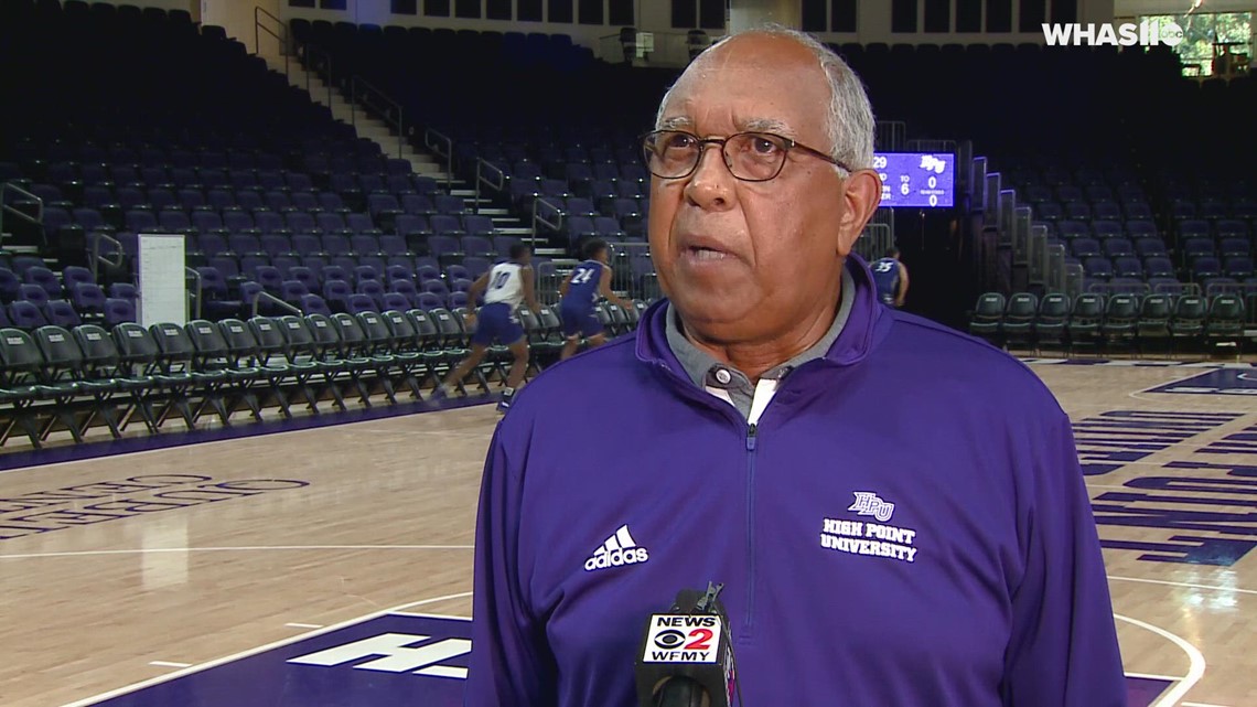 Kentucky will honor ex-coach Tubby Smith with retired jersey