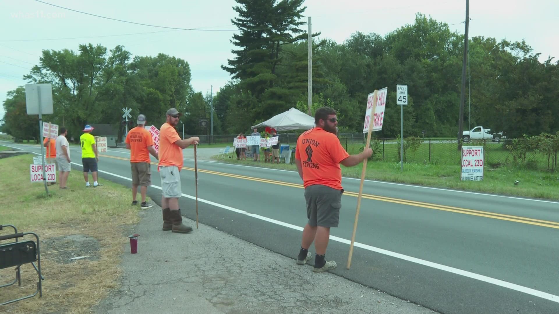 Striking Heaven Hill workers are getting support from local bars.