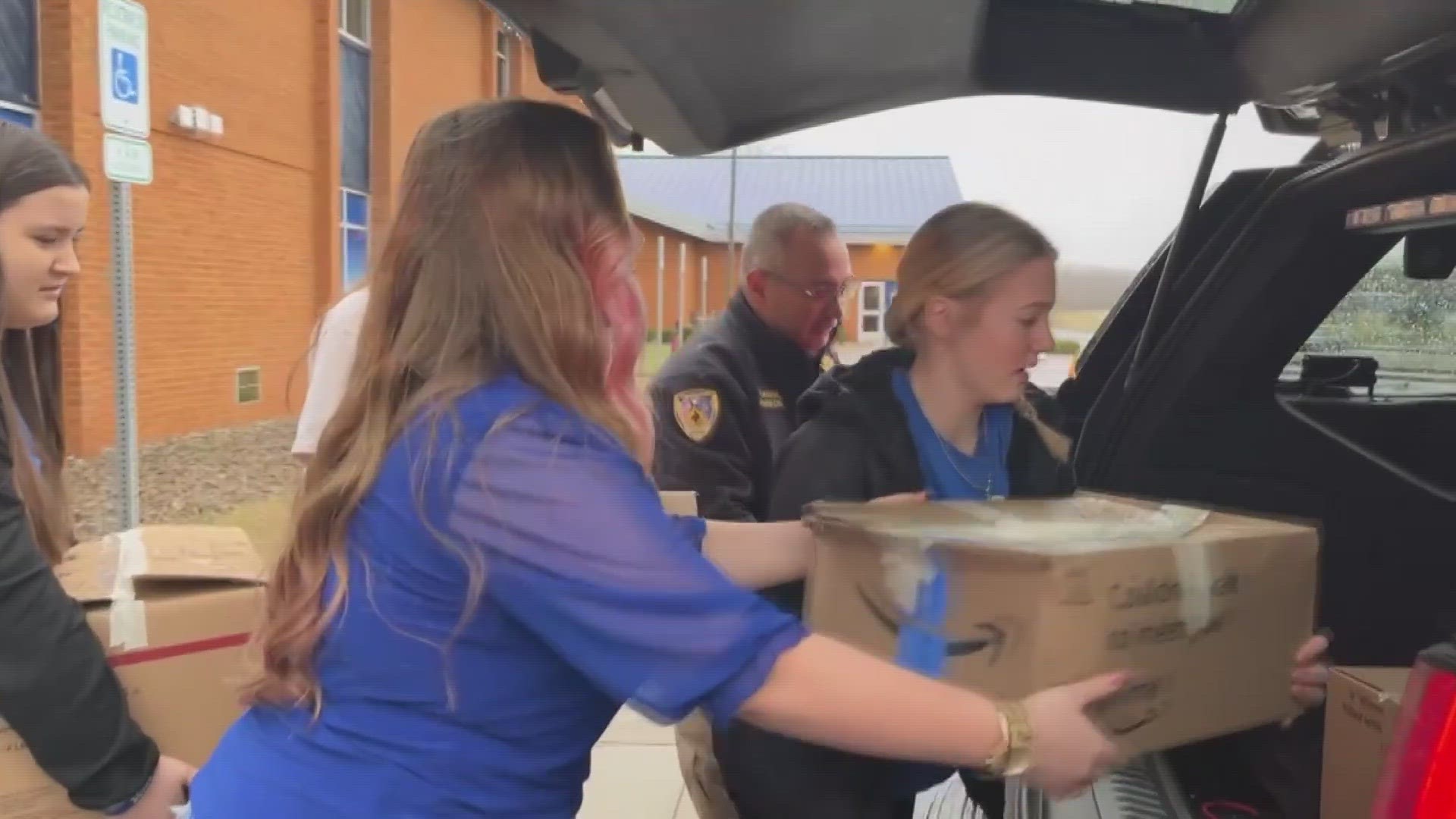 During a delivery of care packages to UofL's Brown Cancer Center, Hardin County students doing a good deed were surprised by an unexpected guest.