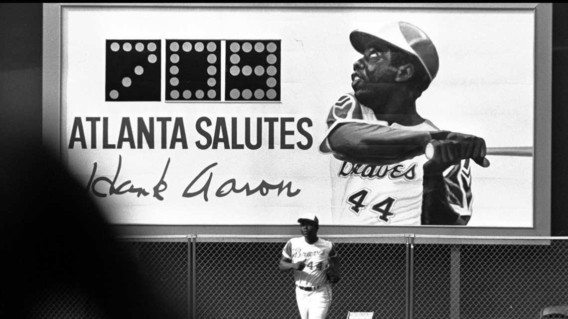 Slugger Museum unveils Henry 'Hammerin' Hank' Aaron sculpture